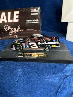 Dale Earnhardt #3 Goodwrench 1994 "4 Tire Stop" 1:24 Scale Diecast Car